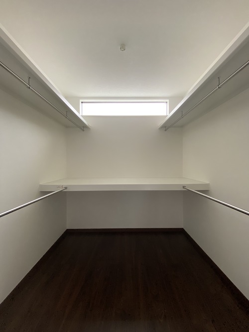 C8721160-F8AF-443D-A7D7-A81F2F24853A