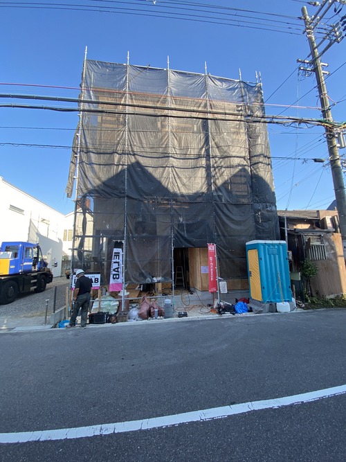 6708D639-E3F1-4DDC-8A13-798C68A7330D