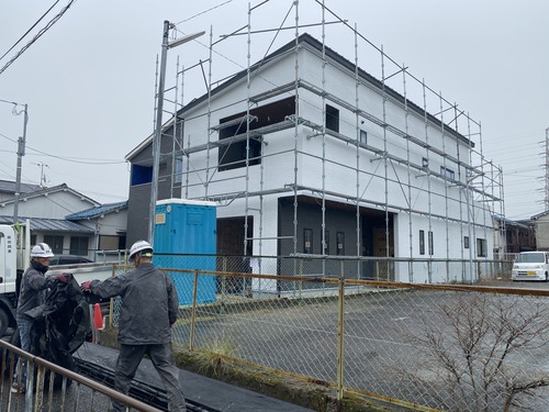 E85EE915-301B-437A-851C-9D42F07E4C8D