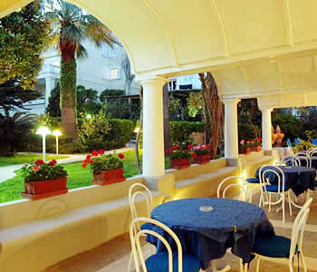 image_breakfast_breakfastterrace_1.jpg