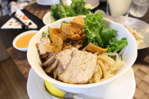 気ままなグルメ便り ホイアン郷土麺 カオラウの会 気ままなグルメ便り ホイアン郷土麺 カオラウの会