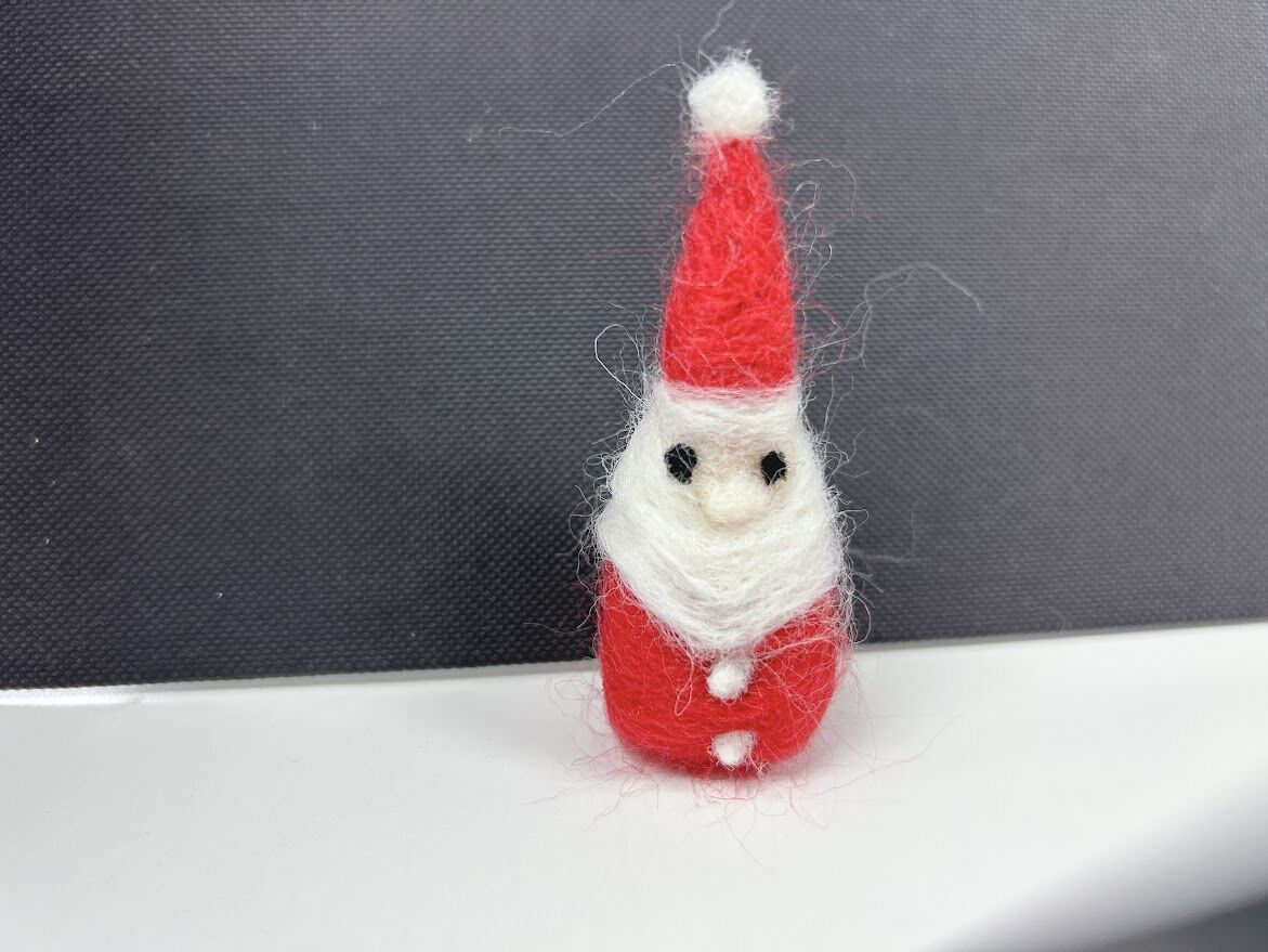羊毛フェルトで！ かわいいサンタさん : 空の凸凹ハンドメイド日記