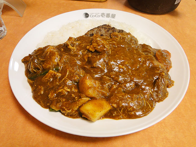 Beef Curry with Hamburger, Stewed Chicken, and Vegetables