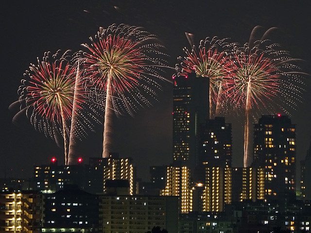 Makuhari Beach FIreworks Festa
