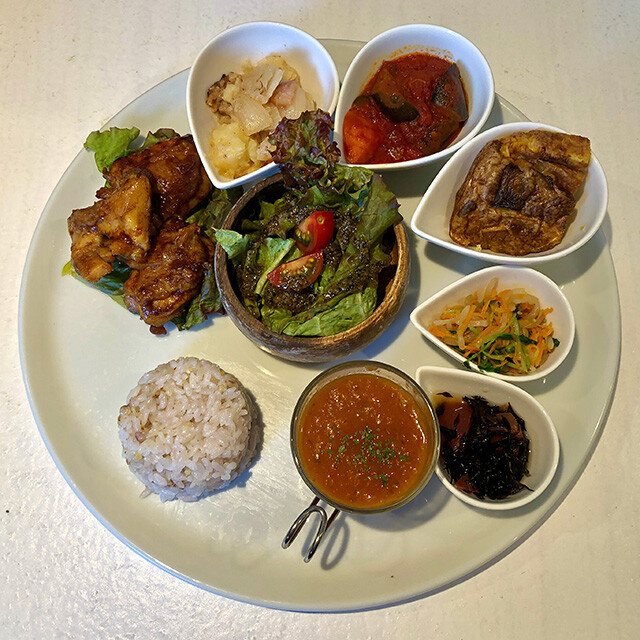 ��Ma-go-wa-ya-sa-shi-i�� Healthy Lunch Plate