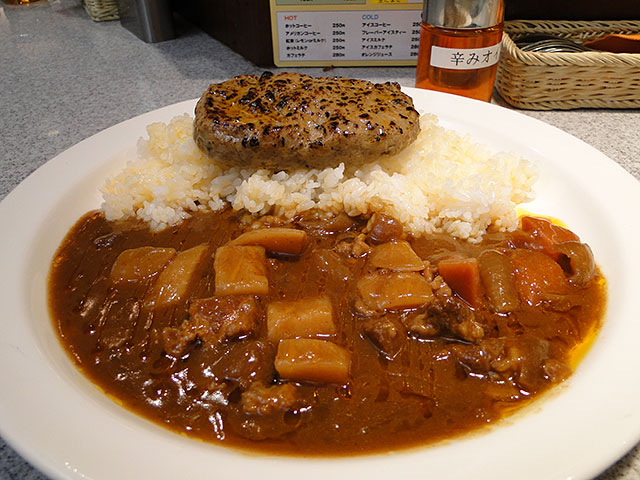 Beef Curry with Hamburger and Cubic Vegetables