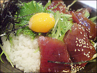まぐろ漬け丼