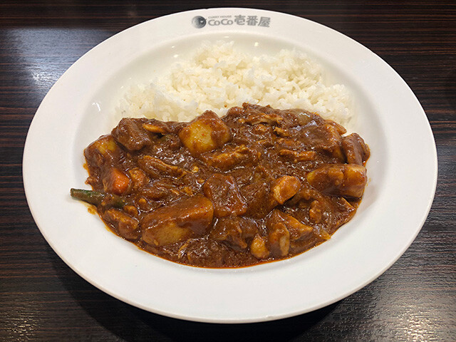 Small Beef Curry with Stewed Chicken and Vegetables