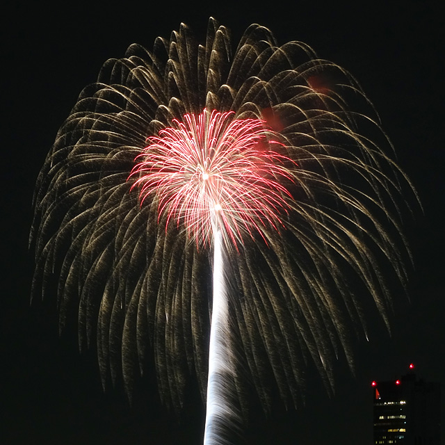 Makuhari Beach Fireworks Festa
