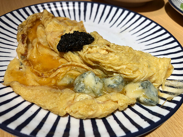 Omelet with Gorgonzola and Truffle