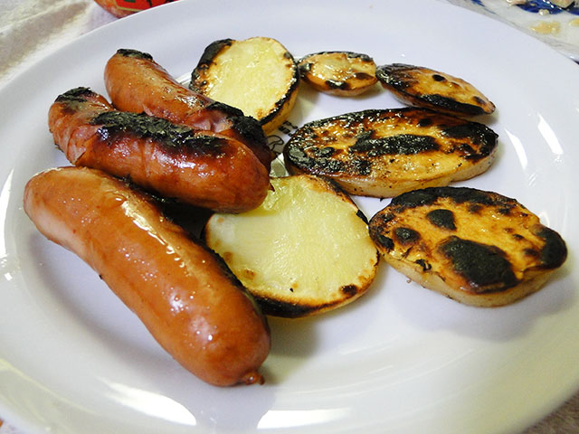 Grilled Sausages and Potatos