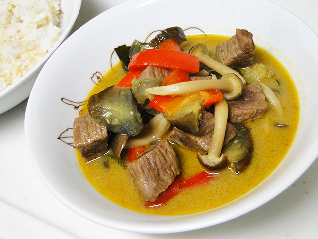 Beef Green Curry with Sprouted Brown Rice