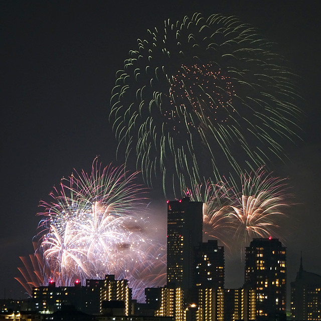 Makuhari Beach FIreworks Festa