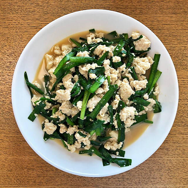 Stir-Fried Minced Chicken Breast with Chinese Chive and Tofu