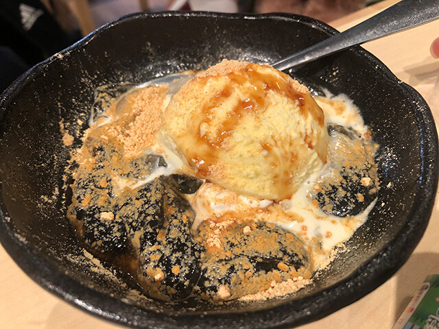 Bracken-Starch Jelly with Vanilla Ice Cream