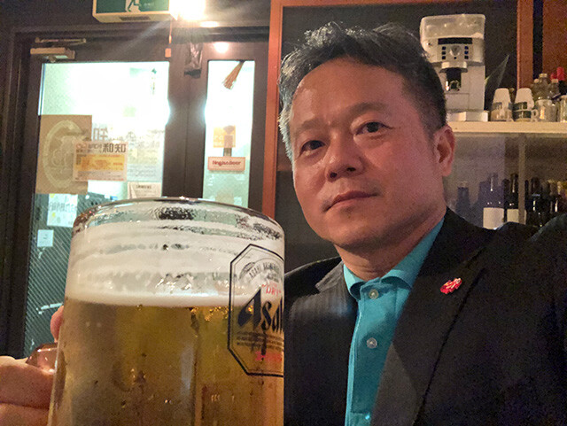 Dr. MaCHO Drinking Draft Beer