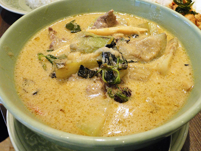 Green Curry with Beef in Coconut Milk
