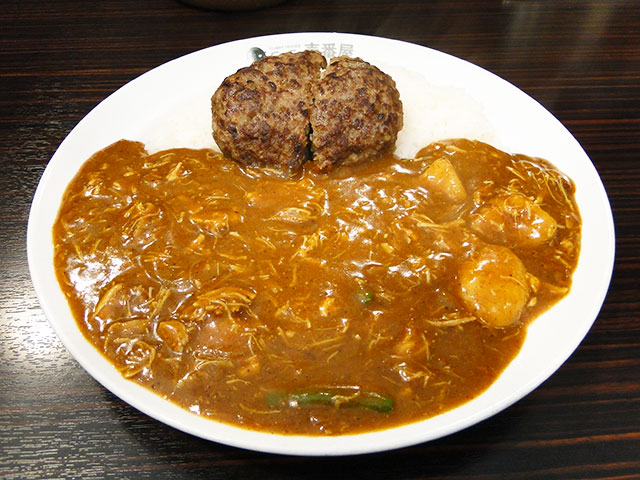 Hamburger Curry with Stewed Chicken and Vegetables