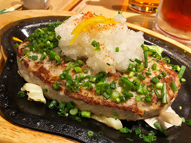 Hamburger with Ponzu Sauce and Ggrated Radish