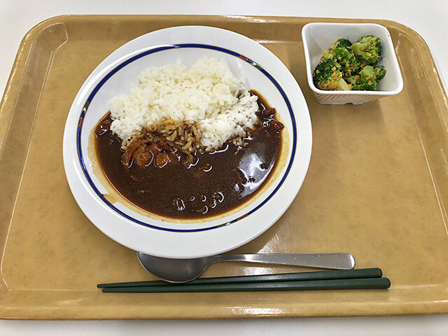 Surf Clam Curry and Broccoli with Crushed Sesame