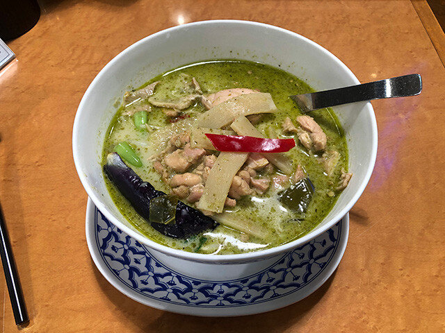 Very Small Rice Noodles Green Curry Soup with Chicken