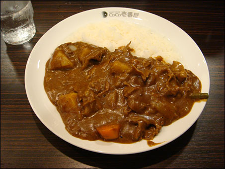 Thin-Sliced Beef Curry with Vegetables and Cheese