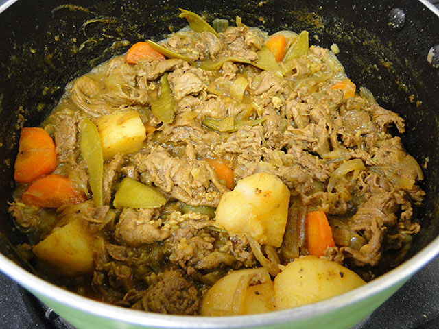 Simmered Meat and Potato with Curry Powder