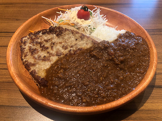 Gulliver Curry Burg Dish with Extra Dish Salad