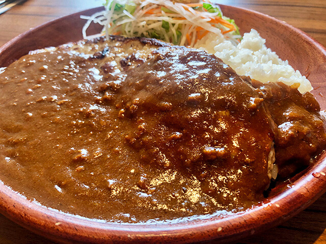 Gulliver Curry Burg Dish with Extra Dish Salad