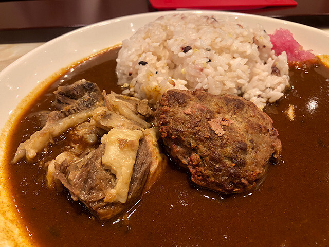 Slow-Cooked Beef Curry with Hamburg Steak and 10-Grain Rice