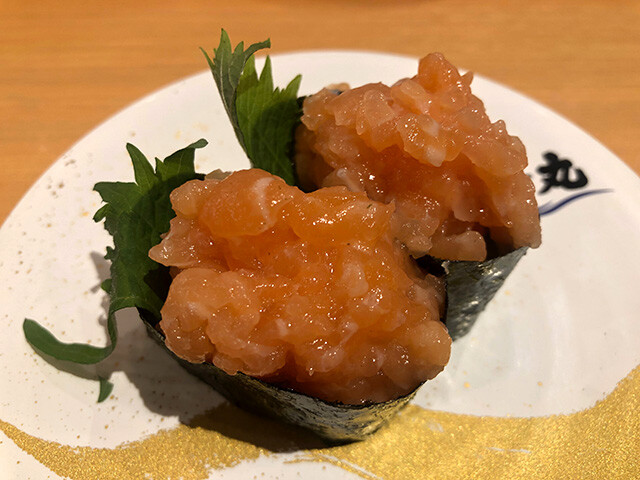 Minced Salmon Sushi Roll