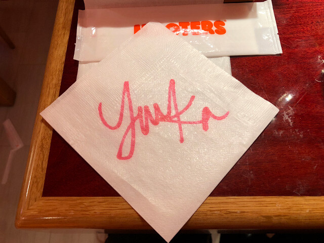HOOTERS