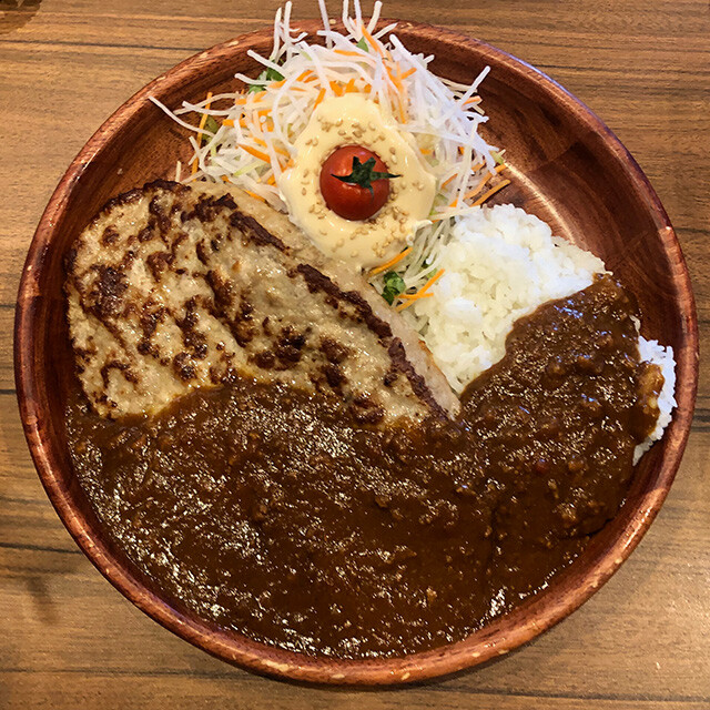 Gulliver Curry Burg Dish with Extra Dish Salad