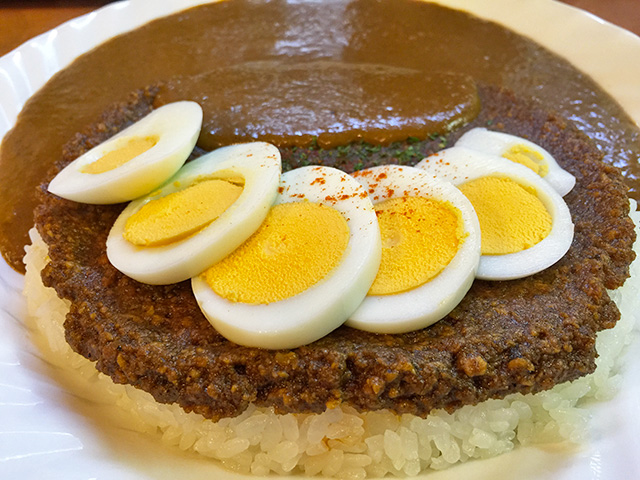Paku-Mori Curry with Hard-Boiled Egg
