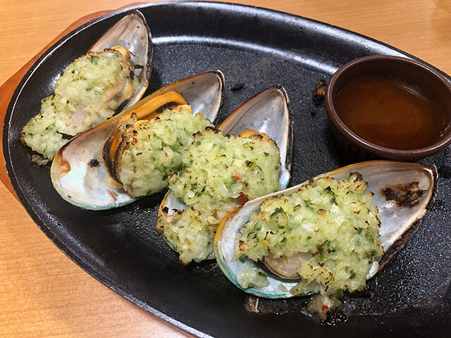 Grilled Green Mussels with Vegetable Salsa