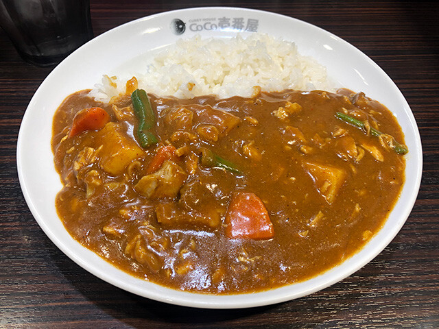 Small Beef Curry with Stewed Chicken and Vegetables