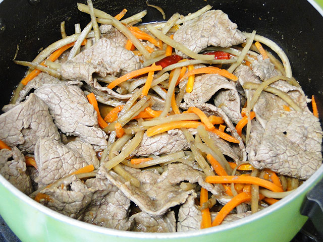 Grilled Beef with Burdock and Carrot