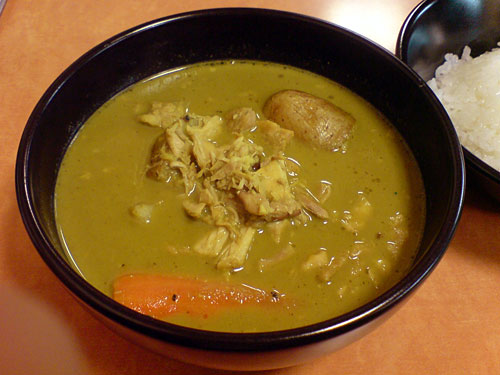 Green Soup Curry with Stewed Chicken