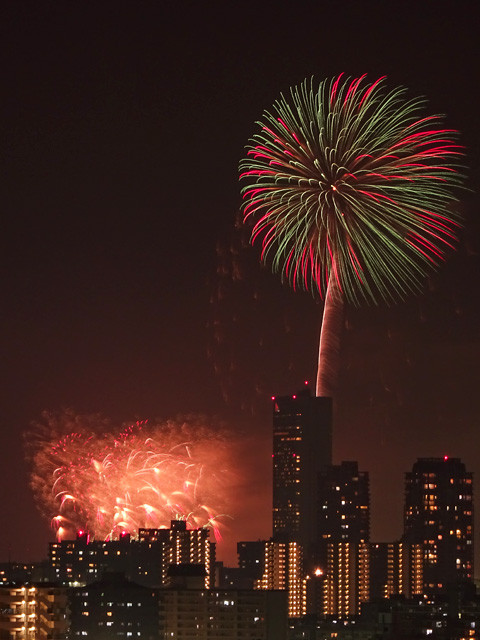 Makuhari Beach FIreworks Festa