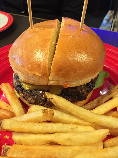 FRIDAYS CHEESEBURGER