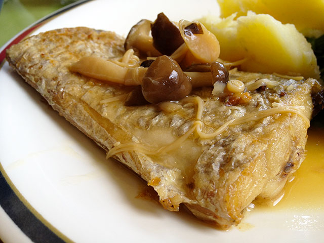 Fried Hairtail with Butter Soy Sauce