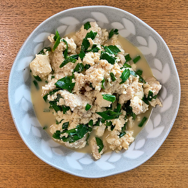 Stir-Fried Minced Chicken Breast with Chinese Chive and Tofu