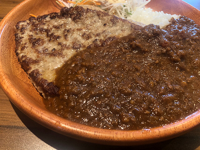 Gulliver Curry Burg Dish with Extra Dish Salad
