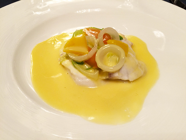 Filet de Daurade Cuit a la Vapeur Sauce Coquillages Safrane