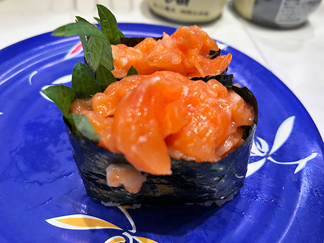 Minced Salmon Battle Ship Roll