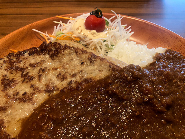 Gulliver Curry Burg Dish with Extra Dish Salad