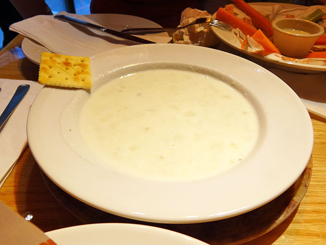 NEW ENGLAND STYLE CLAM CHOWDER