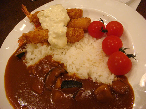 Vegetable Curry with Fried Shrimps and Tomatos