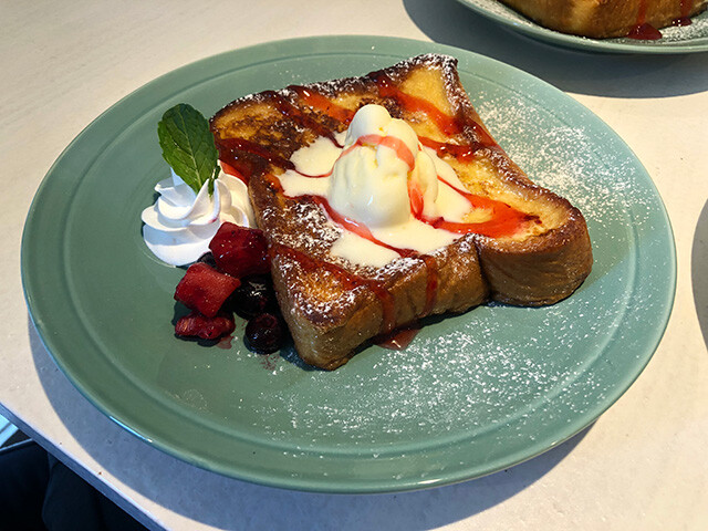 French Toast with Strawberry Ice Cream