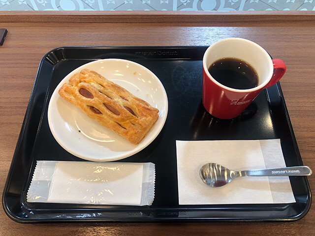 Hot & Savory Pie BBQ Frankfurter and MISDO Blend Coffee